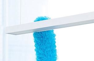 全屋干清潔 —— 清除浮塵，避免濕擦成泥